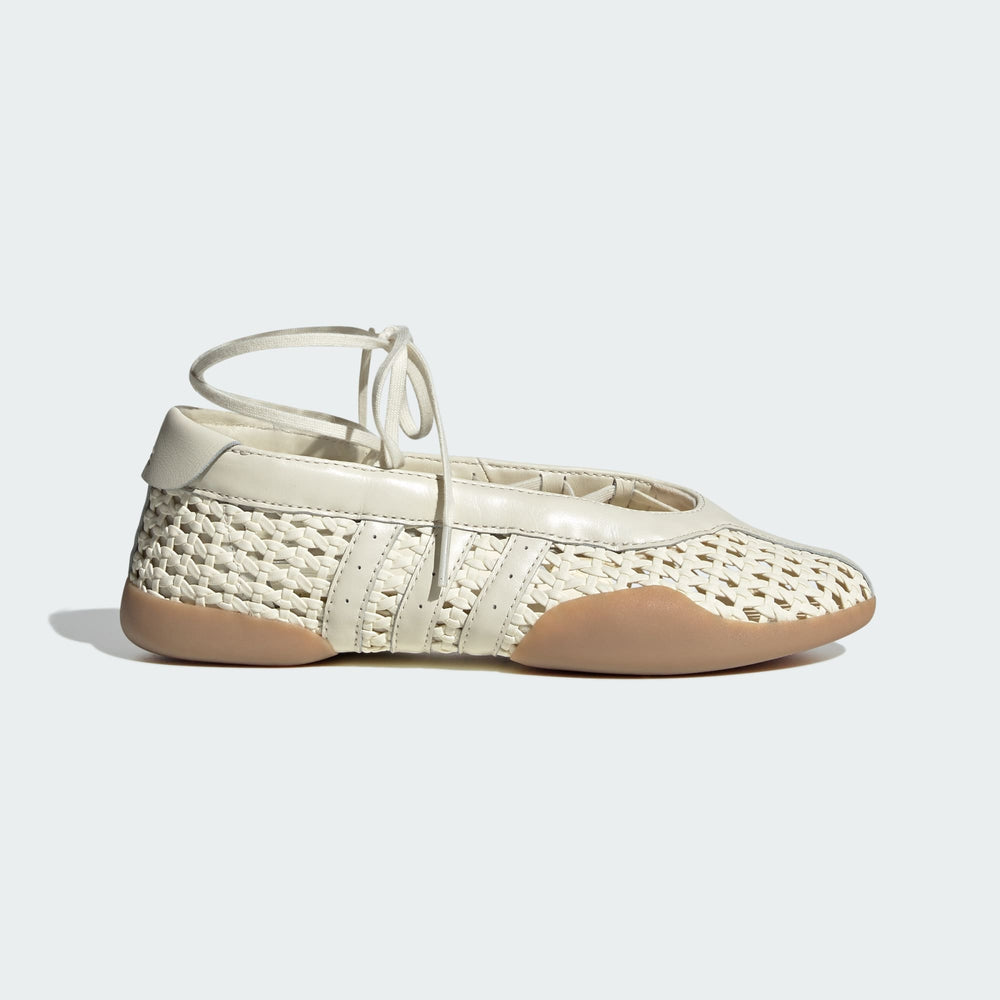 #creamwhite
